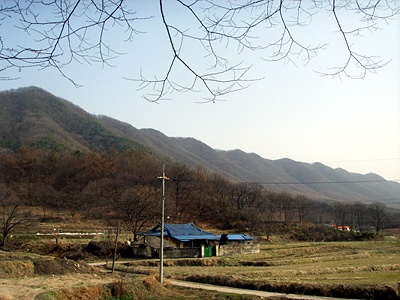 논산 천호산. 산등성이가 부드럽고 길게 늘어져있다. 